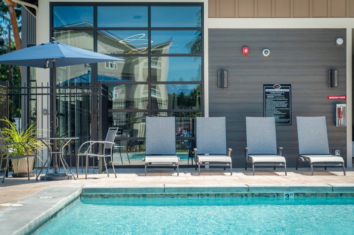 1500 Orchard Pool and Outdoor Lounge l Luxury Apartments for Rent in Tacoma, WA l 1500 Orchard
