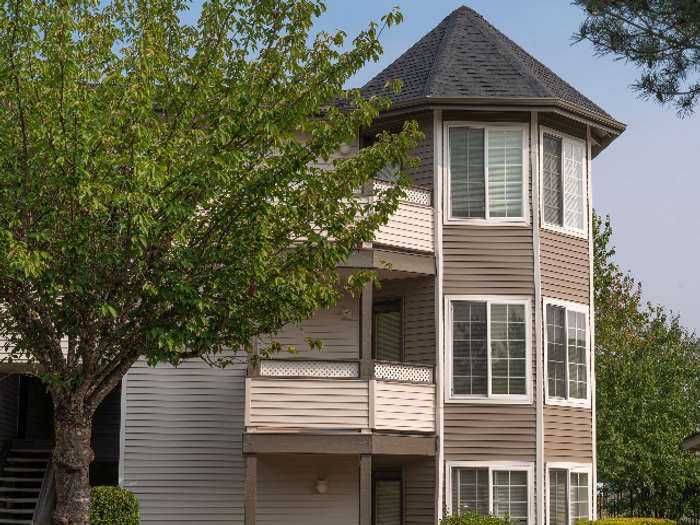 The Octagon Towers l Upscale Parkland Apartments for Rent l Tacoma, WA l Kensington Gate