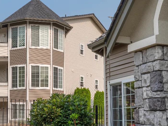Octagon Towers l  Upscale Parkland Apartments for Rent l Tacoma, WA l Kensington Gate