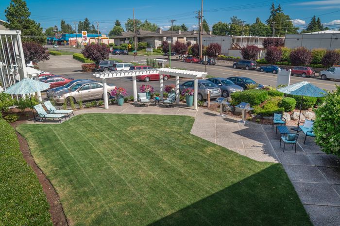 Explore Trellis Pointe Apartments