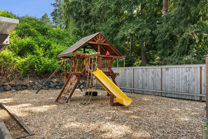 Playground l Warner Park Apartments l Tacoma, WA