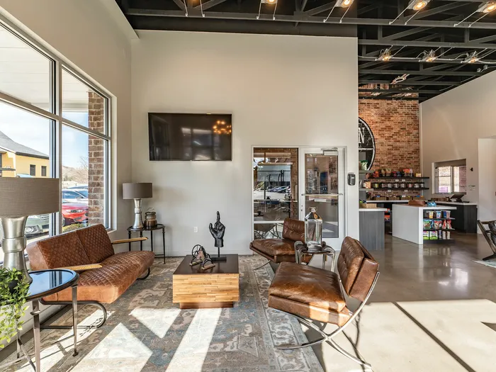 Township 28 Aparments Springfield Missouri Leather Sitting Area