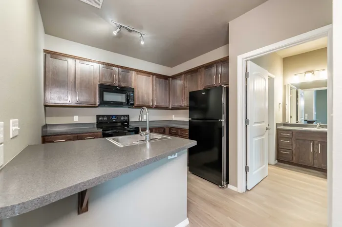 The-Abbey-Apartment-Homes-Springfield-Missouri-One-Bedroom-Phase-3-Kitchen-Bathroom-View