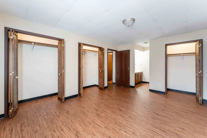 Regency-Towers-Apartments-Springfield-Missouri-One-Bedroom-B-Bedroom