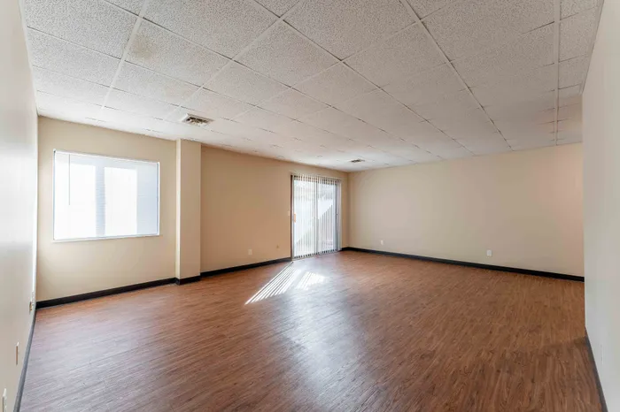 Regency-Towers-Apartments-Springfield-Missouri-One-Bedroom-B-Living-Room