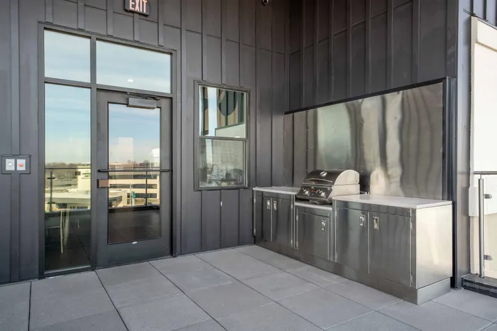 Heritage-Apartments-Springfield-Missouri-Sky-Deck-Grilling-Station