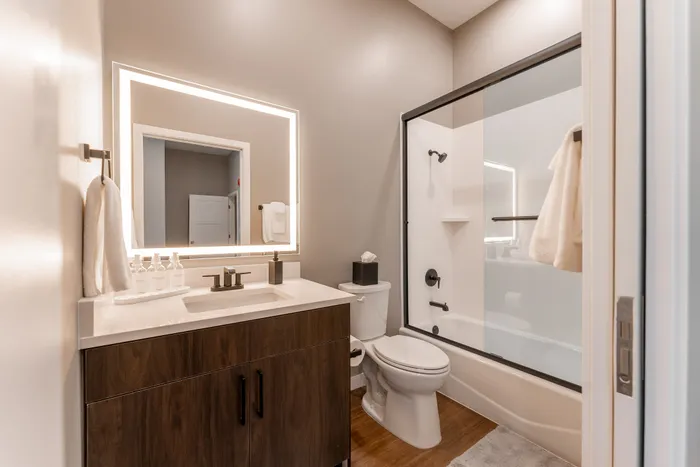 Heritage-Apartments-Springfield-Missouri-Grandview-Furnished-Two-Bedroom-Primary-Bathroom