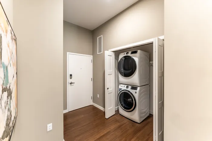 Heritage-Apartments-Springfield-Missouri-Sterling-Furnished-Three-Bedroom-Entryway-Laundry