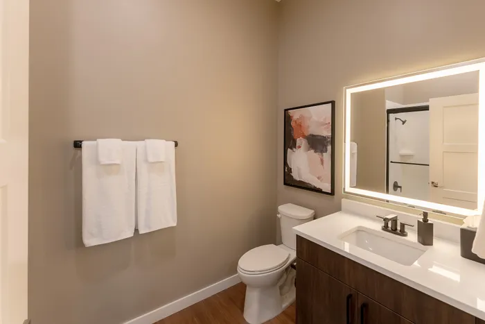 Heritage-Apartments-Springfield-Missouri-Sterling-Furnished-Three-Bedroom-Guest-Bathroom