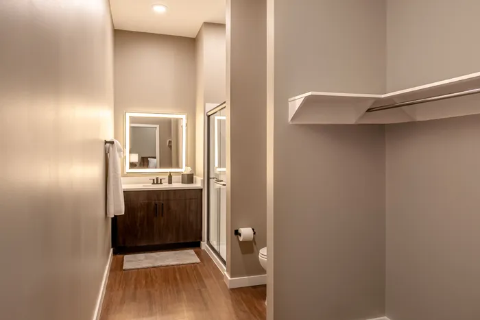 Heritage-Apartments-Springfield-Missouri-Sterling-Furnished-Three-Bedroom-Primary-Bathroom-Closet