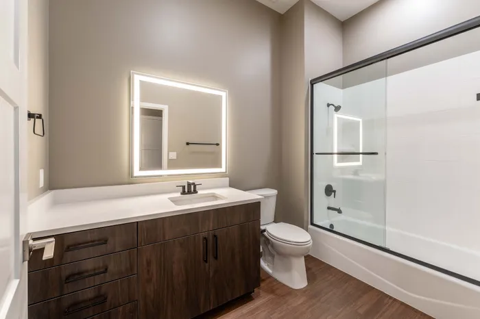 Heritage-Apartments-Springfield-Missouri-Berkeley-One-Bedroom-Bathroom