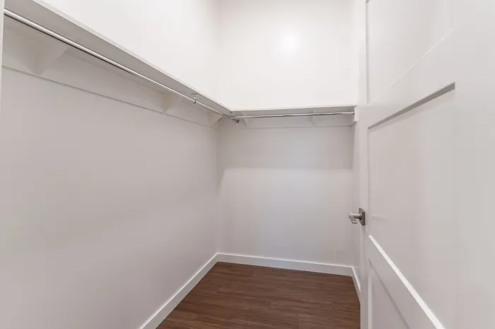 Heritage-Apartments-Springfield-Missouri-Berkeley-One-Bedroom-Closet