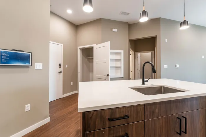 Heritage-Apartments-Springfield-Missouri-Berkeley-One-Bedroom-Entrance-View