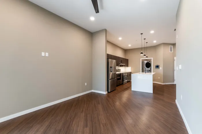 Heritage-Apartments-Springfield-Missouri-Berkeley-One-Bedroom-Living-Room-Kitchen-View