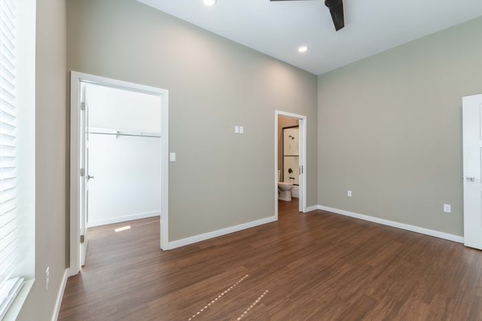 Heritage-Apartments-Springfield-Missouri-Galahad-Two-Bedroom-Primary-Bedroom-Closet-View