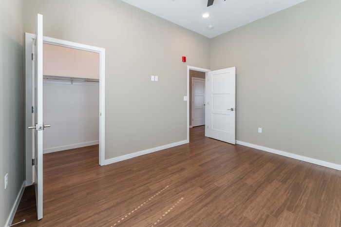 Heritage-Apartments-Springfield-Missouri-Galahad-Two-Bedroom-Guest-Bedroom-Closet-View