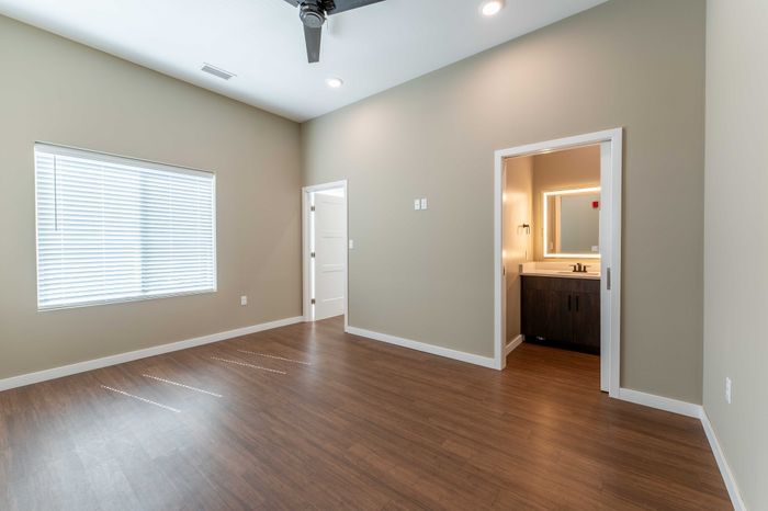 Heritage-Apartments-Springfield-Missouri-Galahad-Two-Bedroom-Primary-Bedroom-Bathroom-View