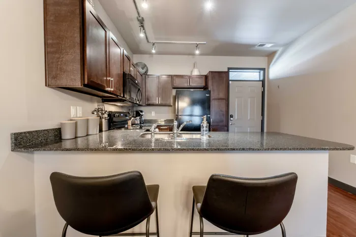 Township-28-Apartments-Springfield-Missouri-Furnished-Three-Bedroom-Breakfast-Bar