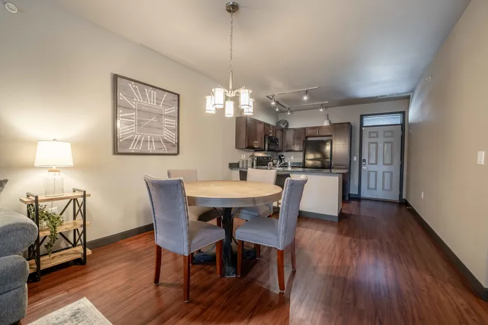 Township-28-Apartments-Springfield-Missouri-Furnished-Three-Bedroom-Dining-Room