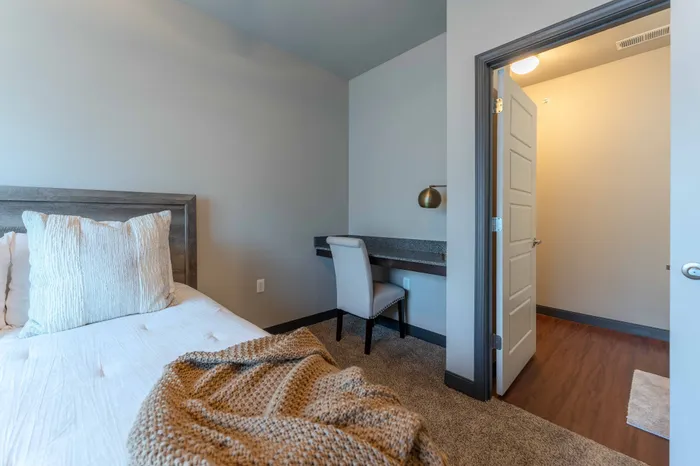Township-28-Apartments-Springfield-Missouri-Furnished-Three-Bedroom-Second-Bedroom-Desk