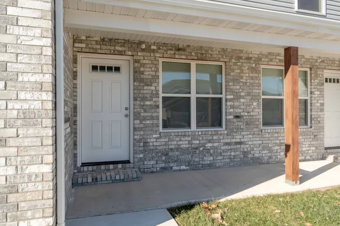 Oakwood-Heights-Townhomes-Republic-Missouri-Three-Bedroom-Front-Patio