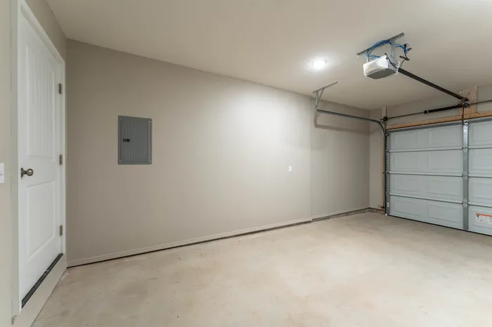 Oakwood-Heights-Townhomes-Republic-Missouri-Three-Bedroom-Garage-Door