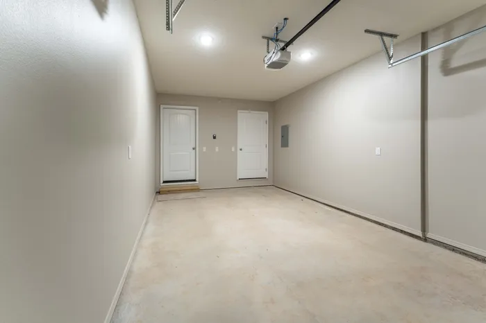 Oakwood-Heights-Townhomes-Republic-Missouri-Three-Bedroom-Garage