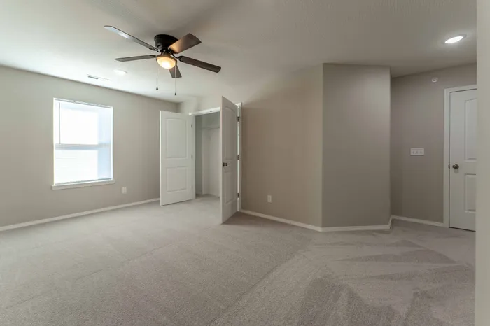 Oakwood-Heights-Townhomes-Republic-Missouri-Three-Bedroom-Primary-Bedroom-Closet