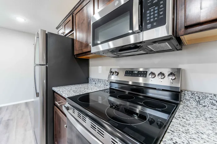 Oakwood-Heights-Townhomes-Republic-Missouri-Three-Bedroom-Stove-Top
