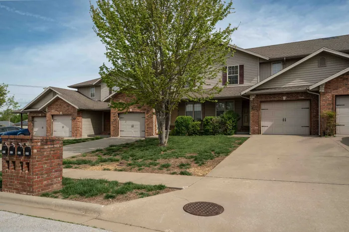 Oakwood-Heights-Townhomes-Republic-Missouri-Phase-One-Sidewalks