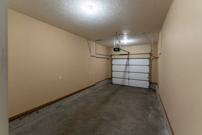 Oakwood-Heights-Townhomes-Republic-Missouri-Phase-One-Three-Bedroom-Garage
