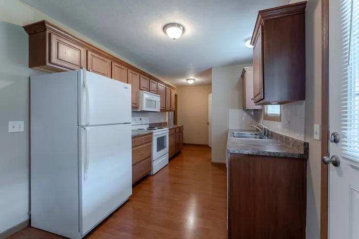 Oakwood-Heights-Townhomes-Republic-Missouri-Phase-One-Three-Bedroom-Kitchen