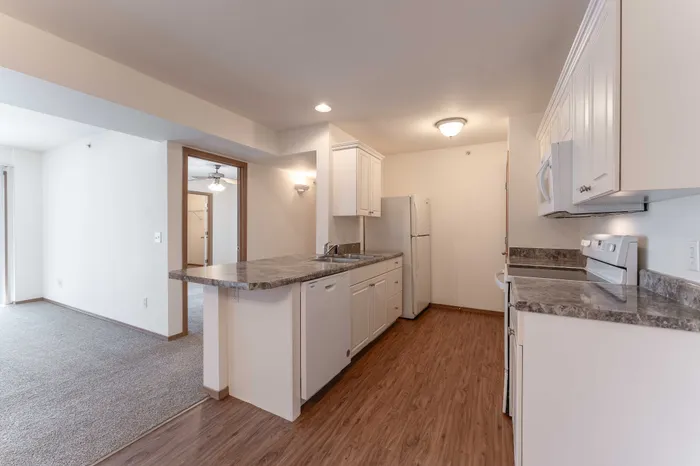 Battlefield-Park-Apartments-Springfield-Missouri-Three-Bedroom-Kitchen-Hallway