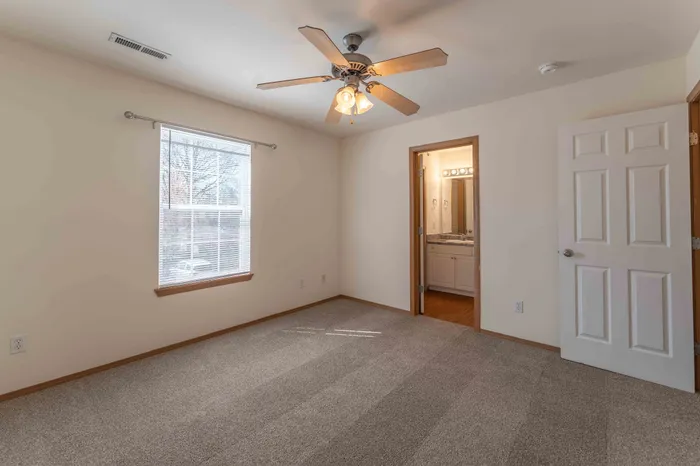 Battlefield-Park-Apartments-Springfield-Missouri-Three-Bedroom-Primary-Bedroom-Bathroom