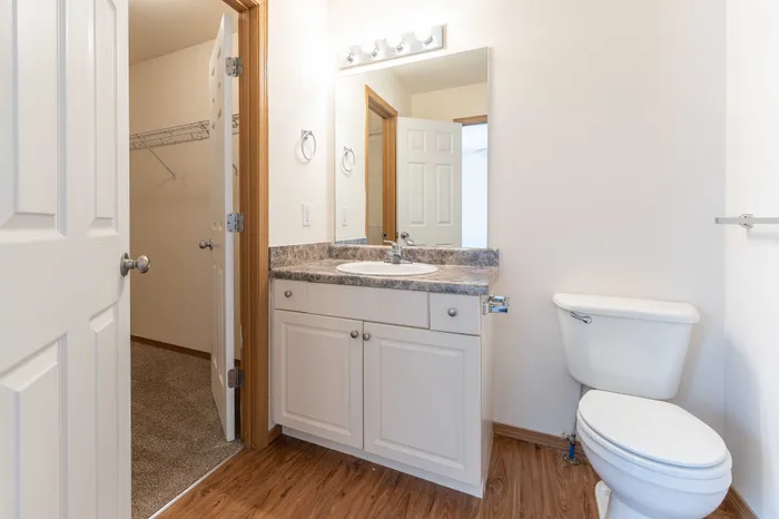 Battlefield-Park-Apartments-Springfield-Missouri-Three-Bedroom-Guest-Bathroom