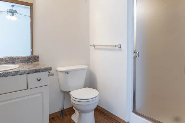 Battlefield-Park-Apartments-Springfield-Missouri-Three-Bedroom-Guest-Bathroom-Shower