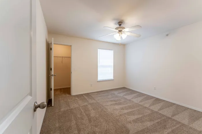 Battlefield-Park-Apartments-Springfield-Missouri-Four-Bedroom-Third-Bedroom-Closet