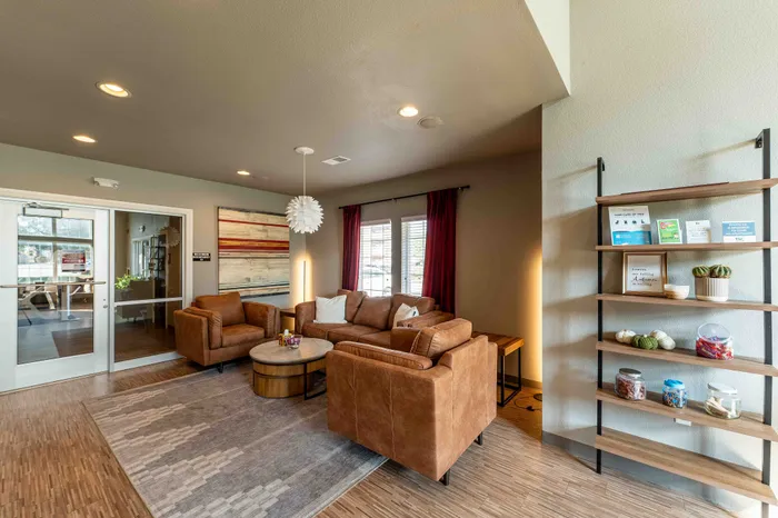 Battlefield-Park-Apartments-Springfield-Missouri-Leasing-Office-Lobby-Seating