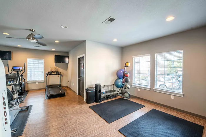 Battlefield-Park-Apartments-Springfield-Missouri-Fitness-Center-Medicine-Balls
