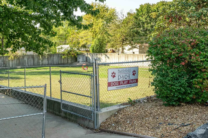 Battlefield-Park-Apartments-Springfield-Missouri-Dog-Park-Entrance