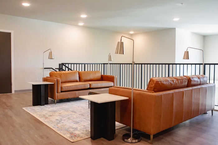 Monarch-Apartments-Springfield-Missouri-Common-Space-Seating