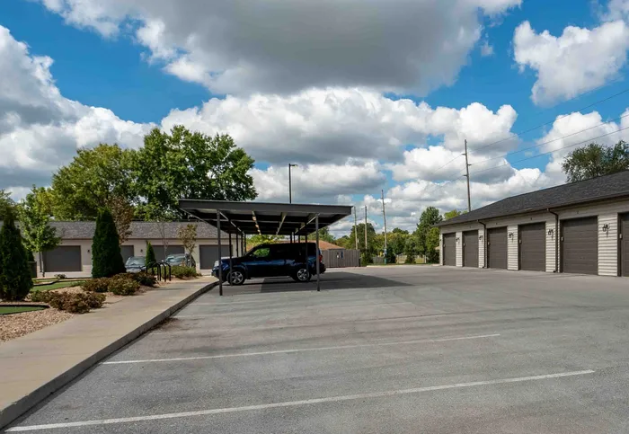 Monarch-Apartments-Springfield-Missouri-Covered-Parking