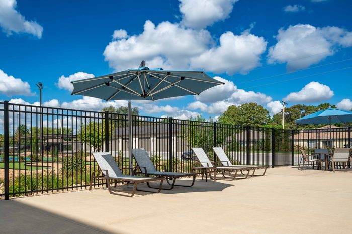 Monarch-Apartments-Springfield-Missouri-Saltwater-Swimming-Pool-Seating