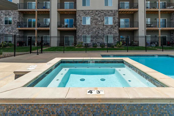 Monarch-Apartments-Springfield-Missouri-Saltwater-Hot-Tub