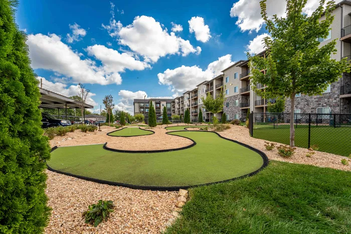 Monarch-Apartments-Springfield-Missouri-Putting-Green