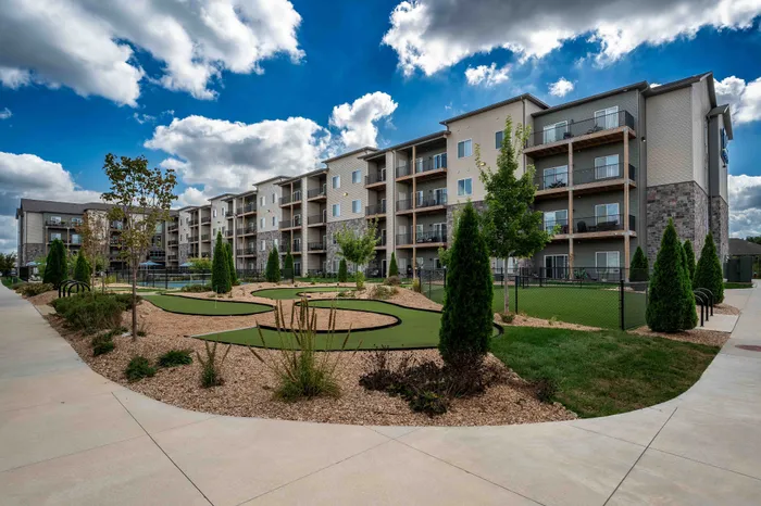 Monarch-Apartments-Springfield-Missouri-Putting-Green-Course