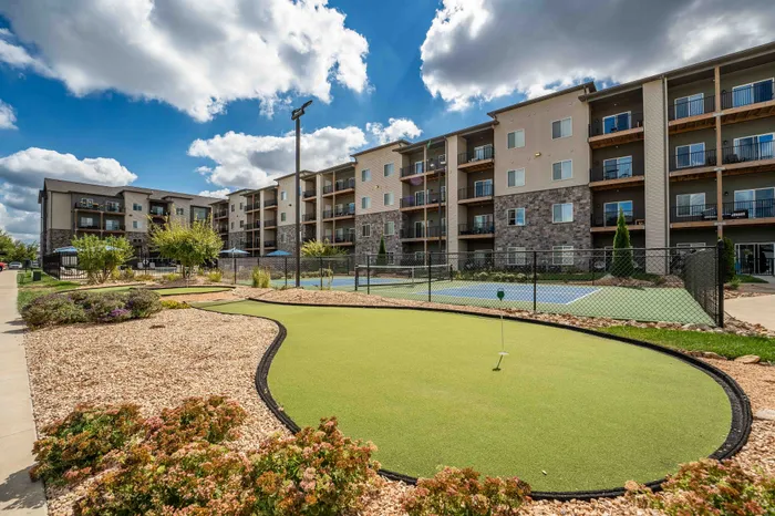 Monarch-Apartments-Springfield-Missouri-Putt-Putt