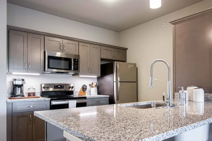 Monarch-Apartments-Springfield-Missouri-Furnished-Two-Bedroom-Kitchen-Granite-Countertops