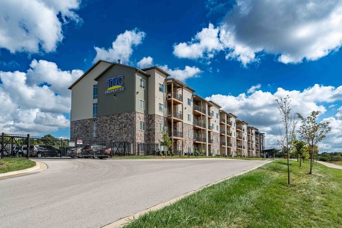 Monarch-Apartments-Springfield-Missouri-Exterior-Gated-Community