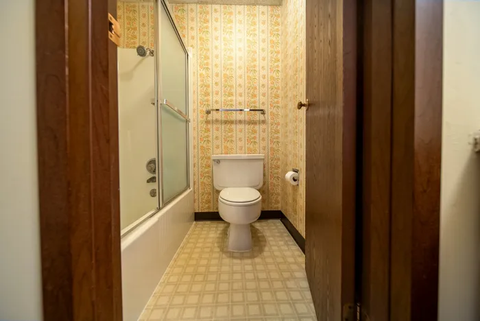 Regency-Towers-Apartments-Springfield-Missouri-One-Bedroom-A-Bathroom